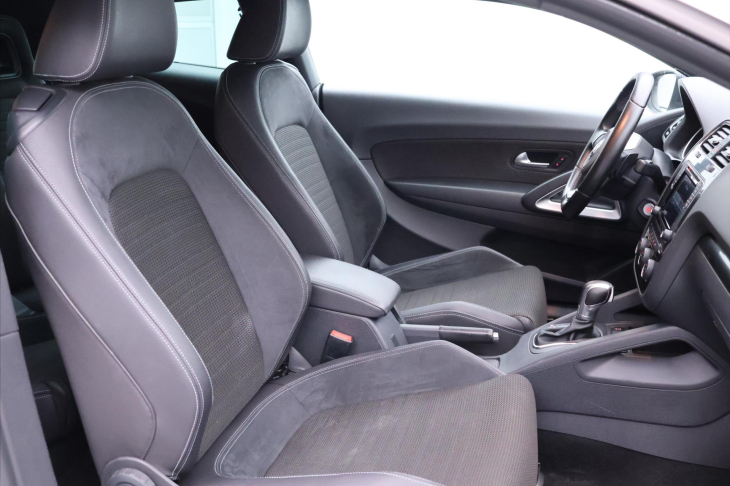 Volkswagen Scirocco 2,0 TDI 110kW DSG R-Line Xenon