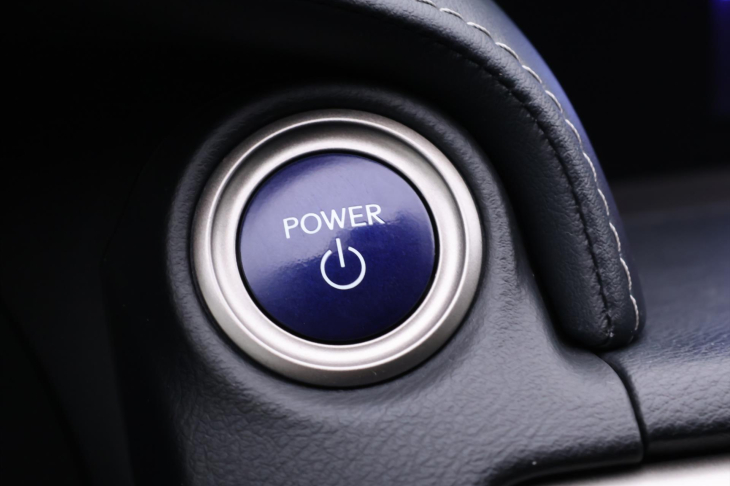 Lexus RC 300h 2,5 133kW F-Sport Navi CZ