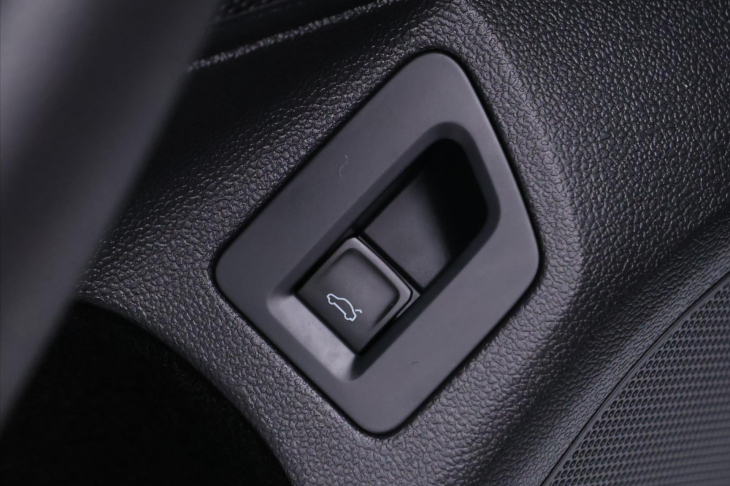 Volkswagen Passat 2,0 TDI 110kW DSG 1.Maj. DPH