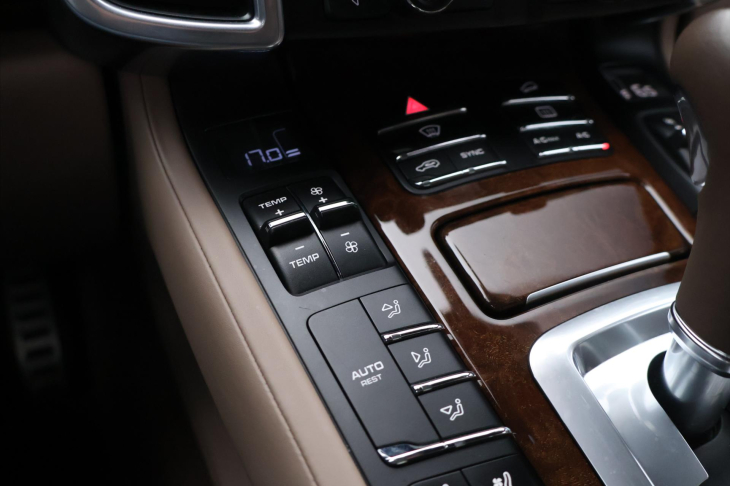 Porsche Cayenne 4.8 Turbo S 405kW DPH CZ