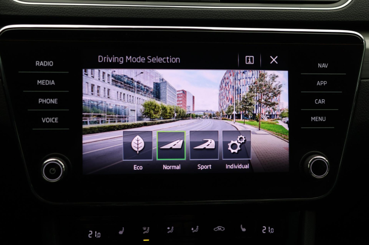 Škoda Superb 2,0 TDI 110kW CZ Style LED DPH