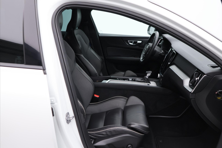 Volvo V60 2,0 T5 184kW Drive-E R-Design