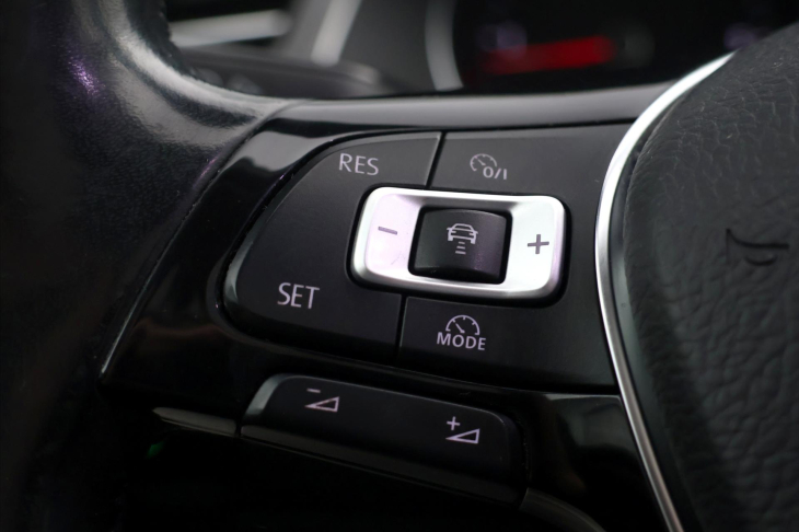 Volkswagen Passat 1,6 TDI Highline Tažné Panorama