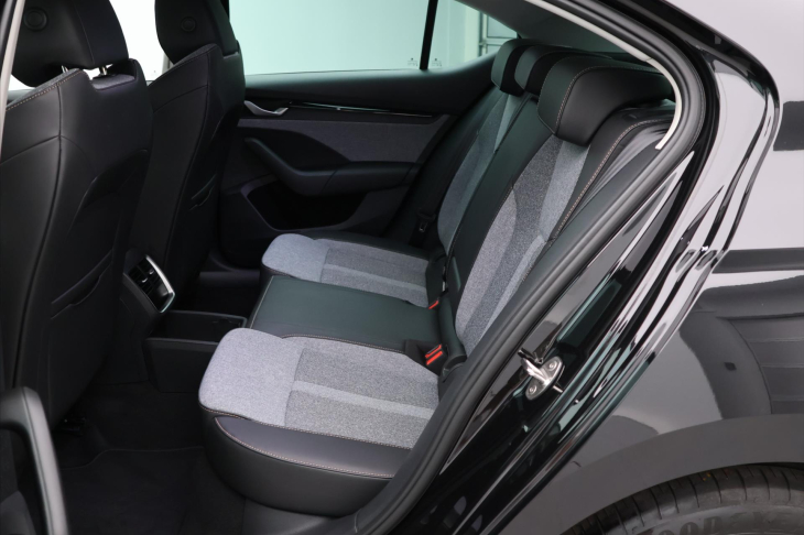 Škoda Octavia 2,0 TDI DSG Top Selection CZ