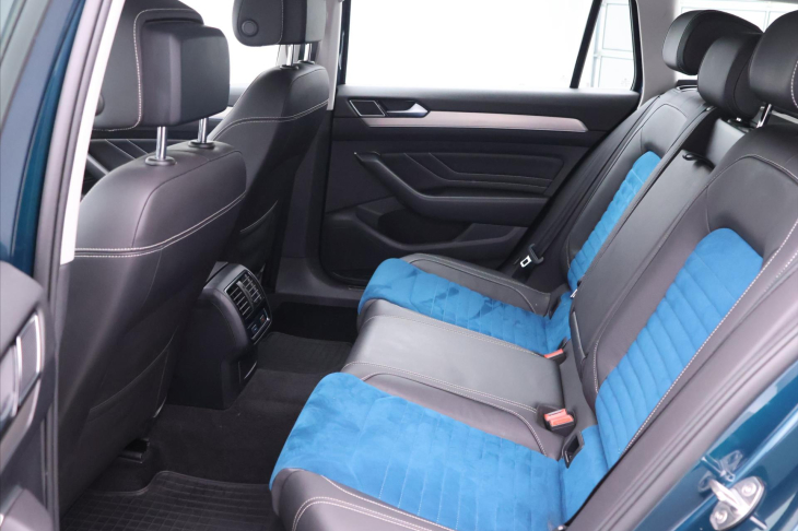 Volkswagen Passat 2,0 TDI 110 kW Elegance DSG DPH CZ