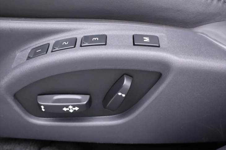 Volvo V70 2,4 D5 158 kW Summum