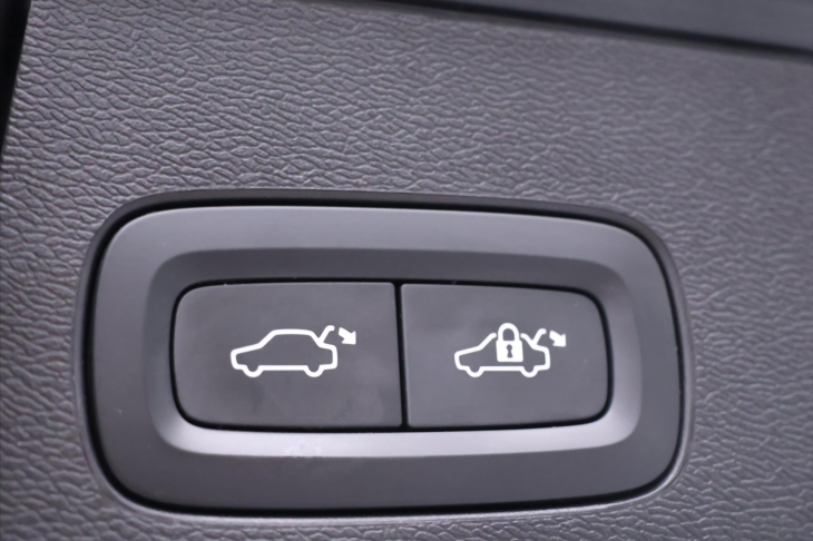 Volvo XC60 2,0 145 kW D4 AWD Momentum