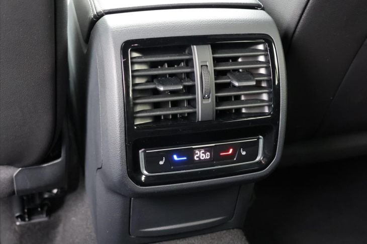 Volkswagen Arteon 2,0 TSI 206 kW R-line DSG DPH CZ