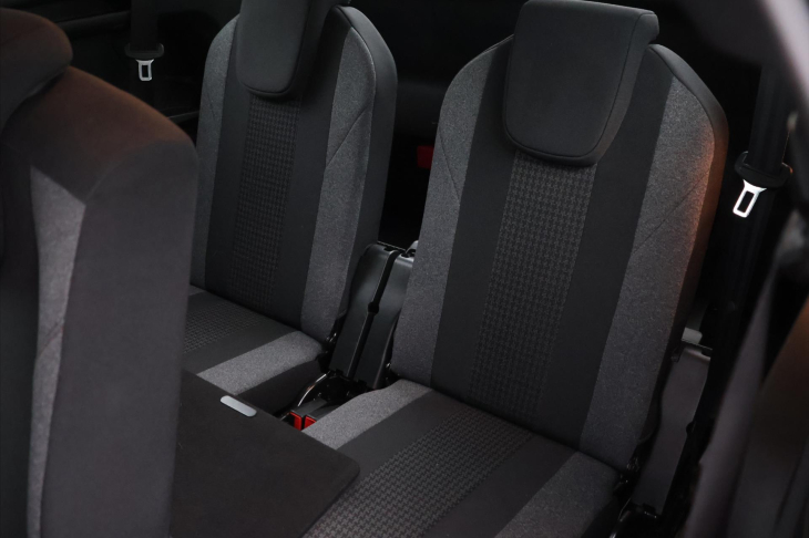 Peugeot 5008 1,5 HDI 96kW 7-Míst CZ DPH