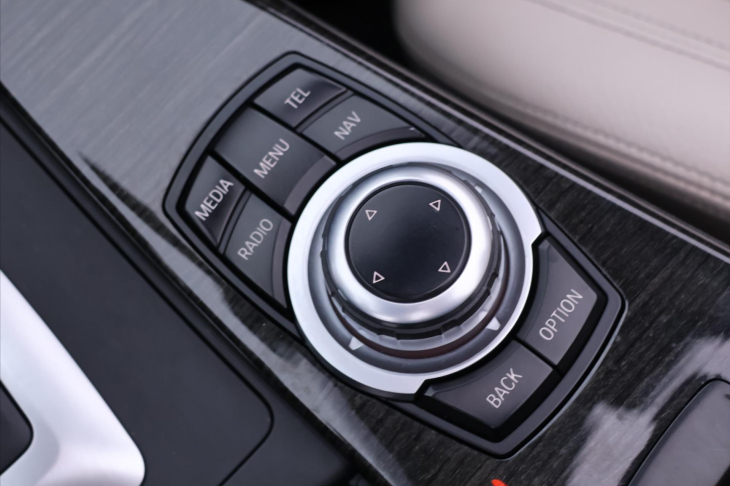 BMW Řada 4 2,0 135 kW Modern Line Cabrio