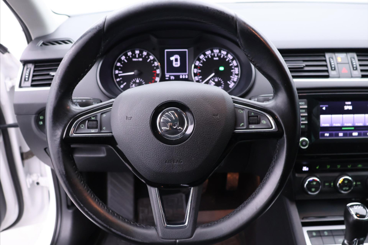 Škoda Octavia 1,6 TDI 77kW DSG Elegance CZ