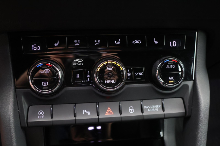Škoda Karoq 2,0 TSI 140kW Sportline DSG 4x4 CZ DPH