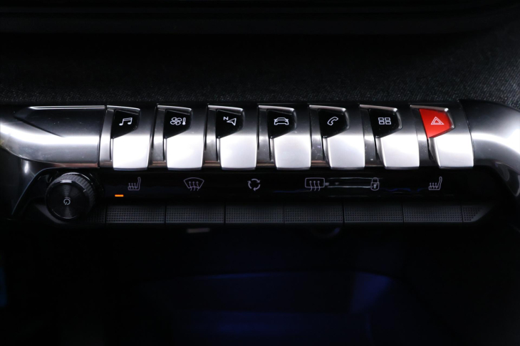 Peugeot 3008 2,0 HDI 110kW Allure LED CZ