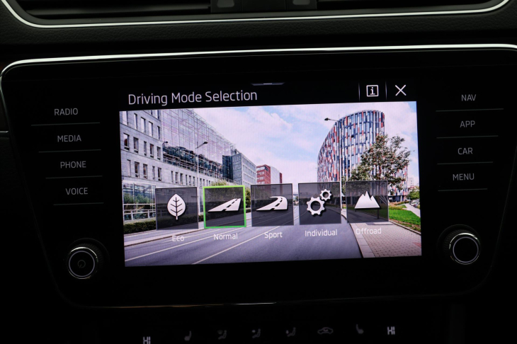 Škoda Superb 2,0 TDI 147kW 4x4 Scout DPH