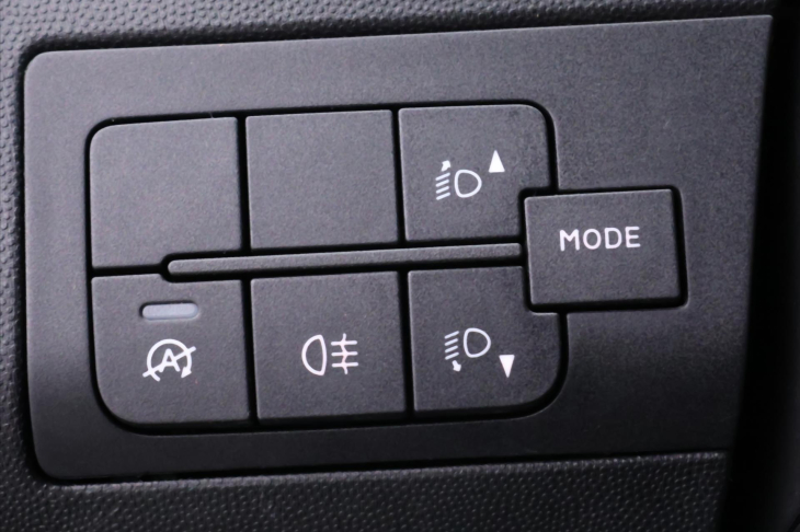 Peugeot Boxer 2,2 HDI 103 kW L2H2 6-Míst DPH