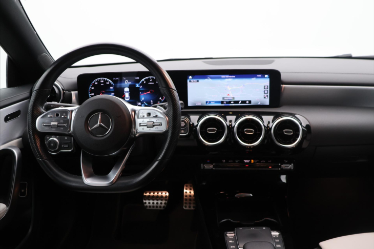 Mercedes-Benz CLA 2,0 250 165kW AMG-paket CZ
