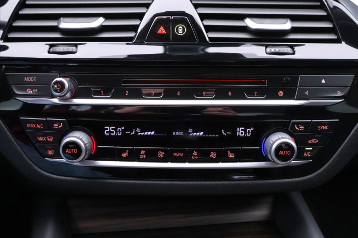 BMW Řada 5 2,0 520d xDrive 140kW