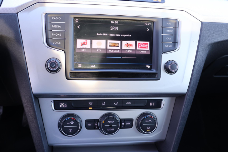 Volkswagen Passat 1,4 TSI 110kW DSG Comfort LED