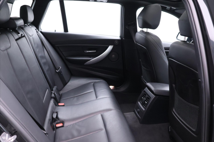 BMW Řada 3 3.0 330d xDrive 190kW Touring