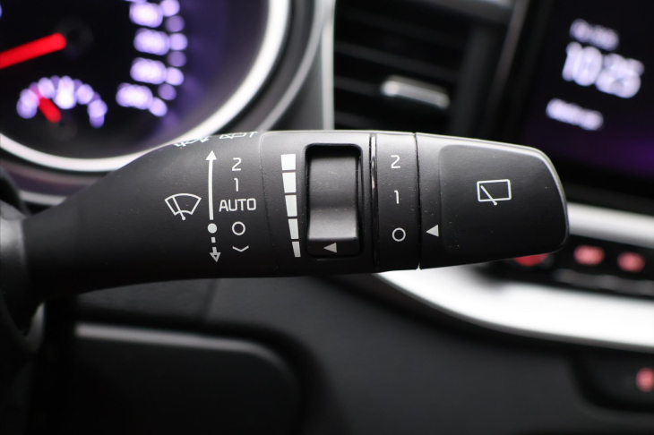 Kia Ceed 1,5 T-GDI 117kW TOP DPH CZ 1.Maj