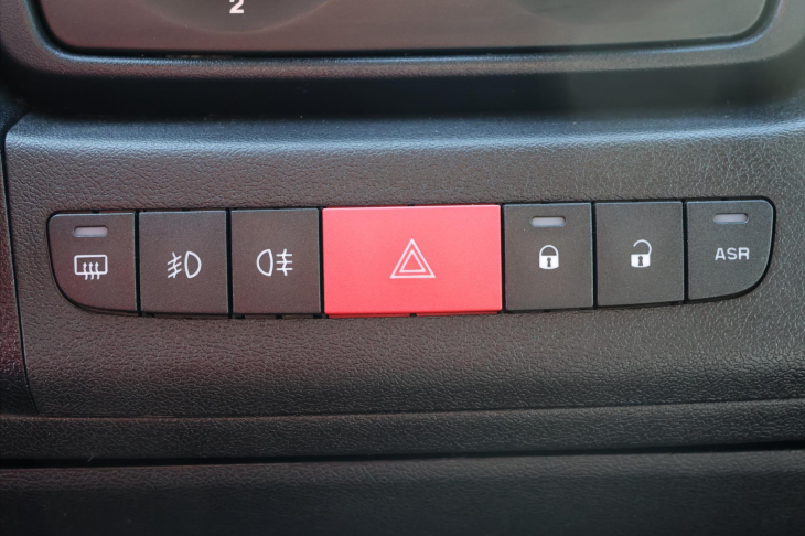 Peugeot Boxer 2,2 HDi 88kW L4H3 CZ 8 palet