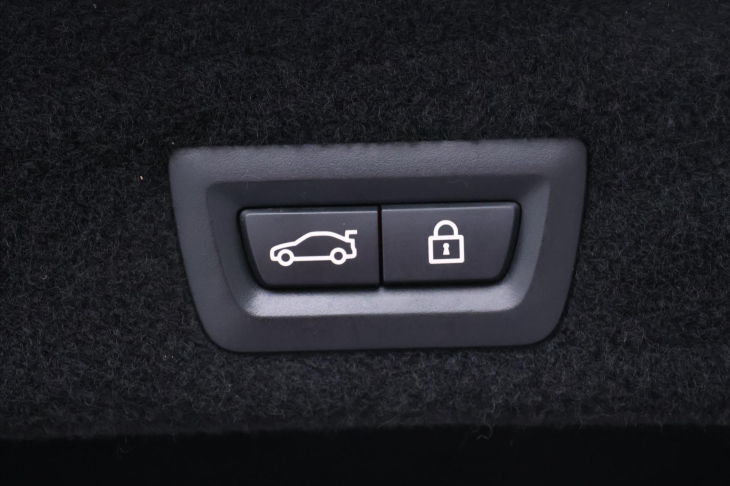 BMW Řada 7 4,4 750i 330kW xDrive DPH