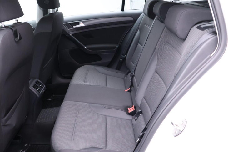 Volkswagen Golf 1,0 TSI 85kW CZ 86 000 km