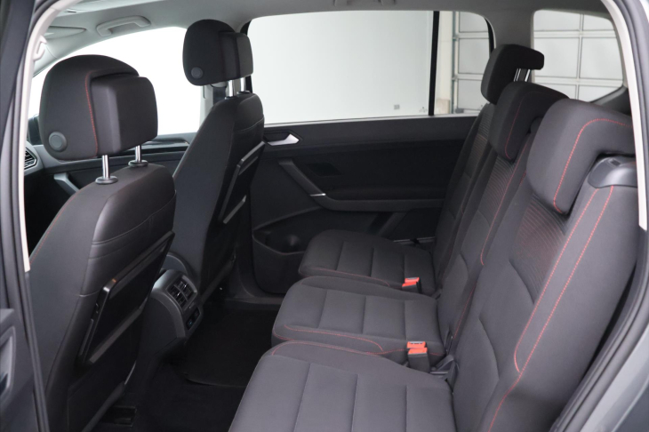Volkswagen Touran 1.4 TSI 110kW DSG 7-Míst 1.Maj.