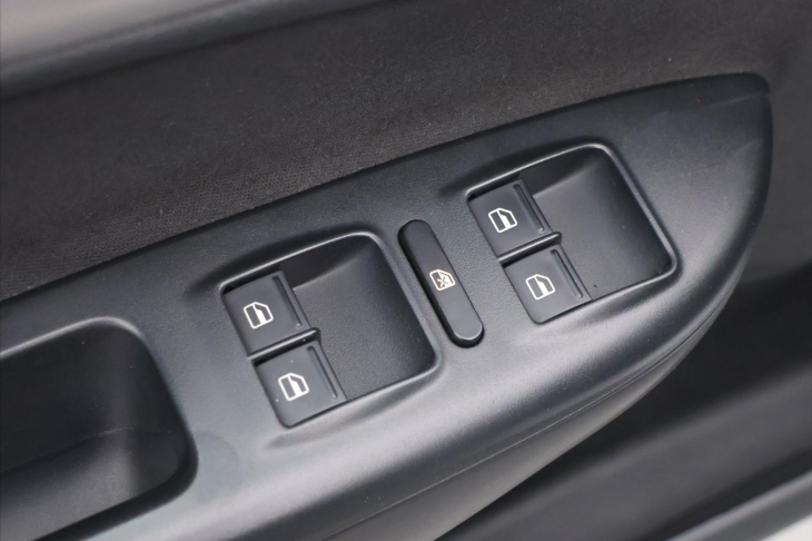Škoda Octavia 1,6 TDI 77kW Elegance CZ Xenon