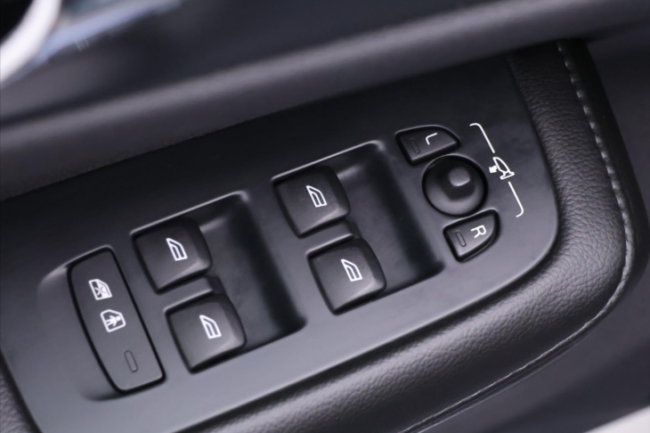 Volvo V60 2,0 D4 Aut. Momentum 1.Maj.