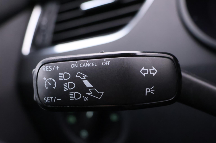 Škoda Octavia 1,6 TDI 81kW Joy Navi Xenon