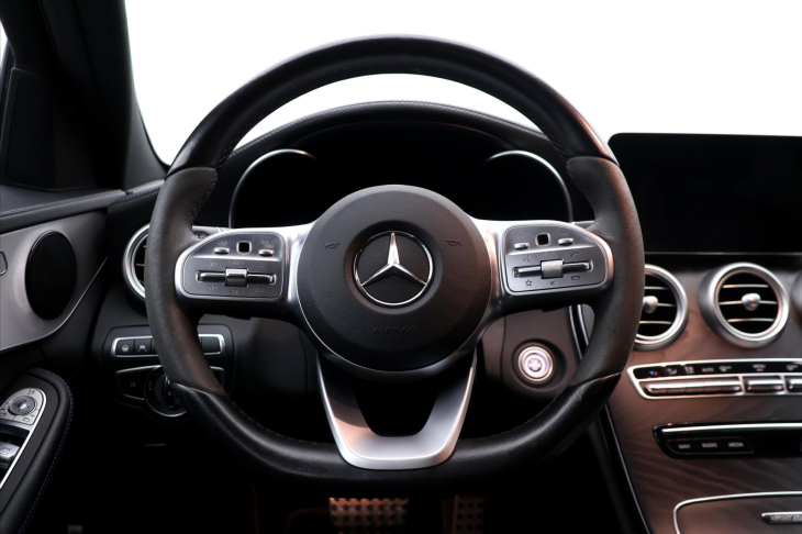 Mercedes-Benz Třídy C 2,0 300de 143kW AMG Night LED