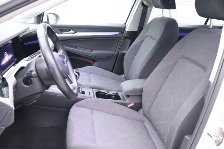 Volkswagen Golf 1,0 TSI 81kW CZ Life 1.Maj DPH