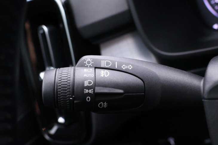 Volvo XC40 2,0 T4 Drive-E Momentum AWD CZ