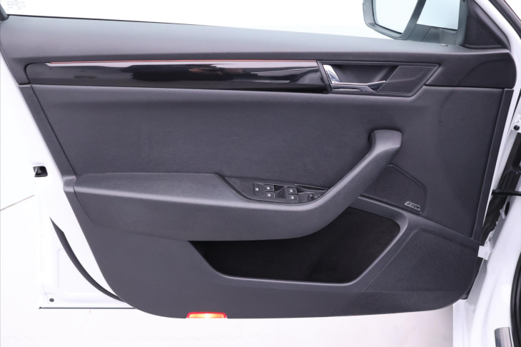 Škoda Superb 2,0 TSI 206kW 4x4 DSG L&K 1Maj