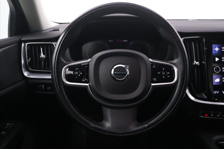 Volvo V60 2,0 T6 186kW 4x4 MomentumPro