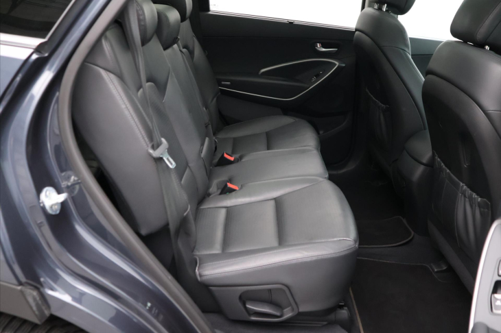 Hyundai Grand Santa Fe 2,2 CRDI 145kW CZ Luxury DPH