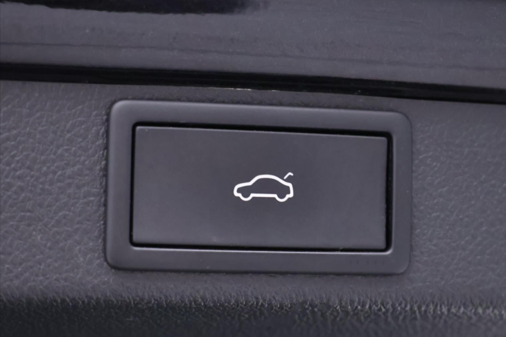 Škoda Octavia 2,0 TDI 110kW DSG Matrix DPH