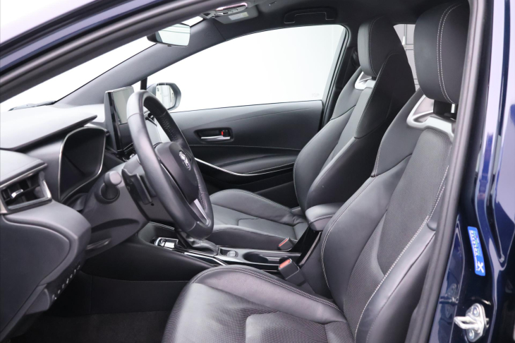 Toyota Corolla 2,0 HEV CZ Executive Sport DPH