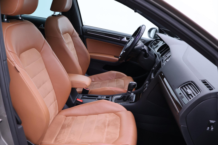 Volkswagen Golf 2,0 TDI 110kW DSG Highline CZ