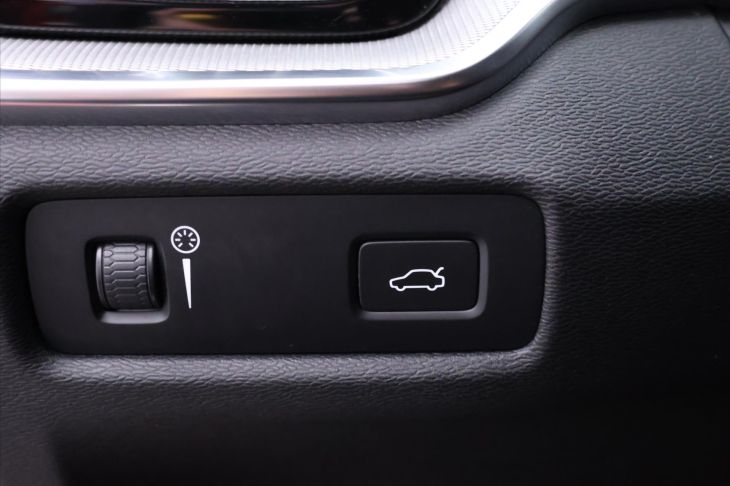 Volvo S60 2,0 T5 186kW Inscription CZ