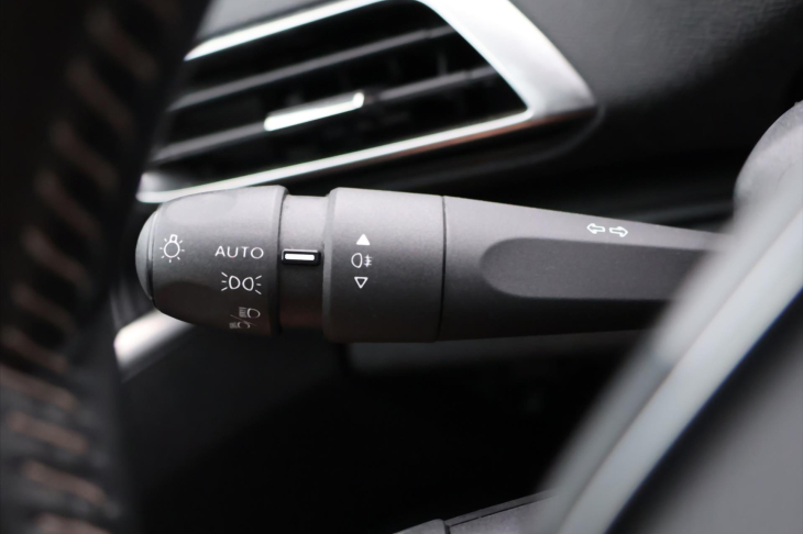 Peugeot 5008 1,5 HDI 96kW 7-Míst CZ DPH