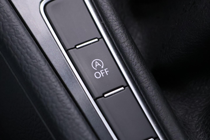 Volkswagen Golf 1,4 TSI 92kW CZ Highline LED