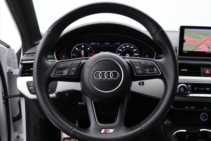 Audi A4 2,0 TDI 110kW Aut. S-line CZ