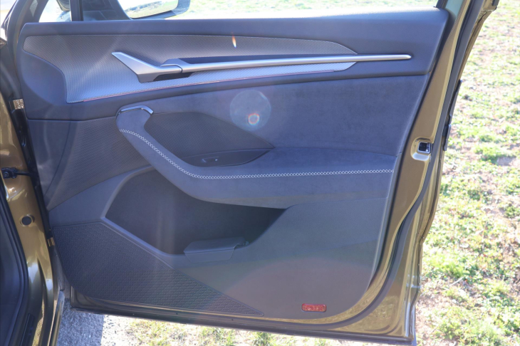 Škoda Kodiaq 2,0 TDI DSG 4x4 Sportline 7-Míst