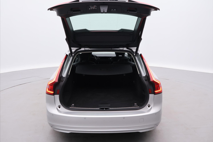 Volvo V90 2,0 D 145 kW Momentum Automat