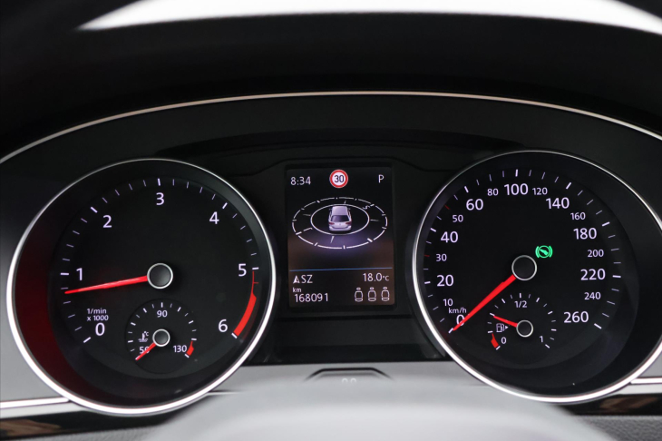 Volkswagen Passat 2,0 TDI 140kW CZ R-line DPH