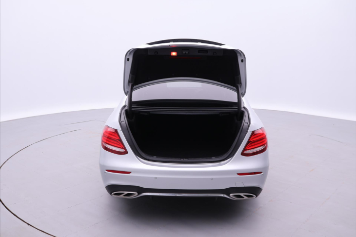 Mercedes-Benz Třídy E 2,0 220d 143kW AMG Burmester
