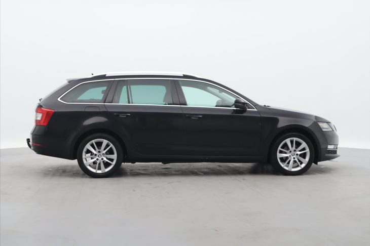 Škoda Octavia 1,6 TDI DSG Style+ LED Kůže