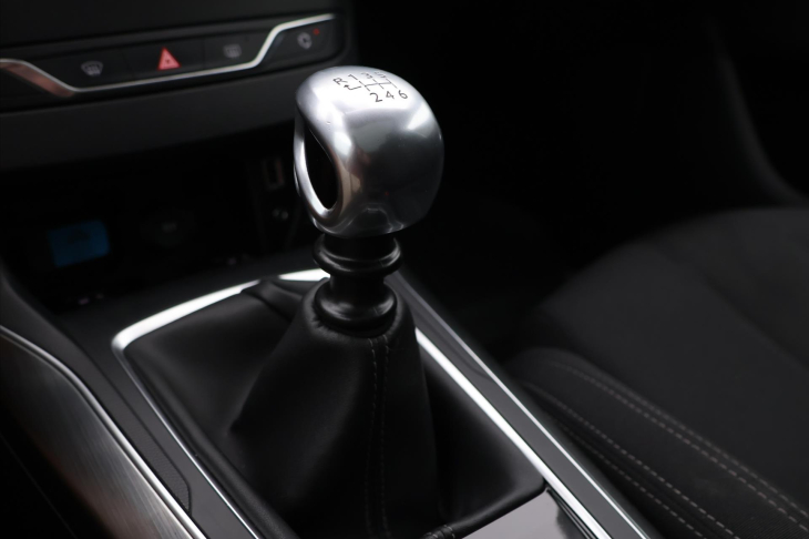 Peugeot 308 1,2 PT 96kW Allure LED Pano